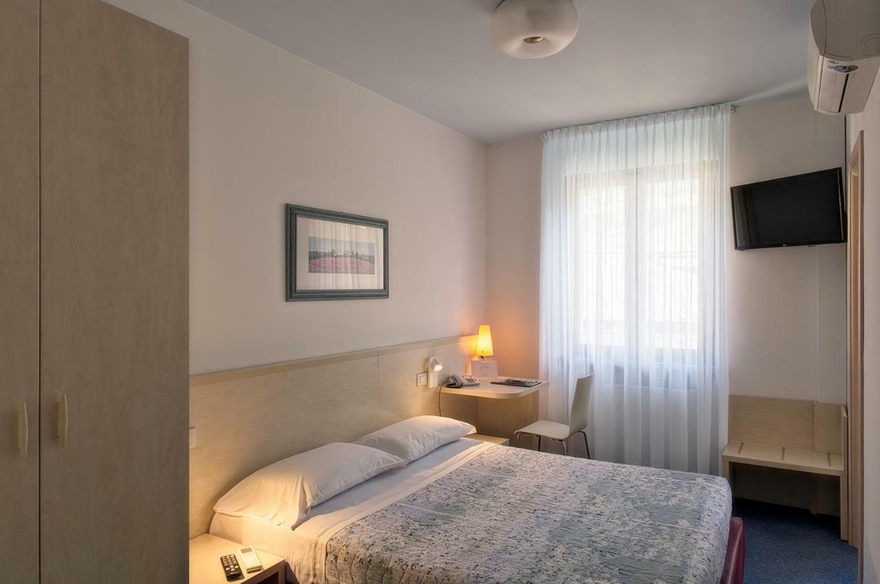 Hotel Erika Мальчезіне Екстер'єр фото